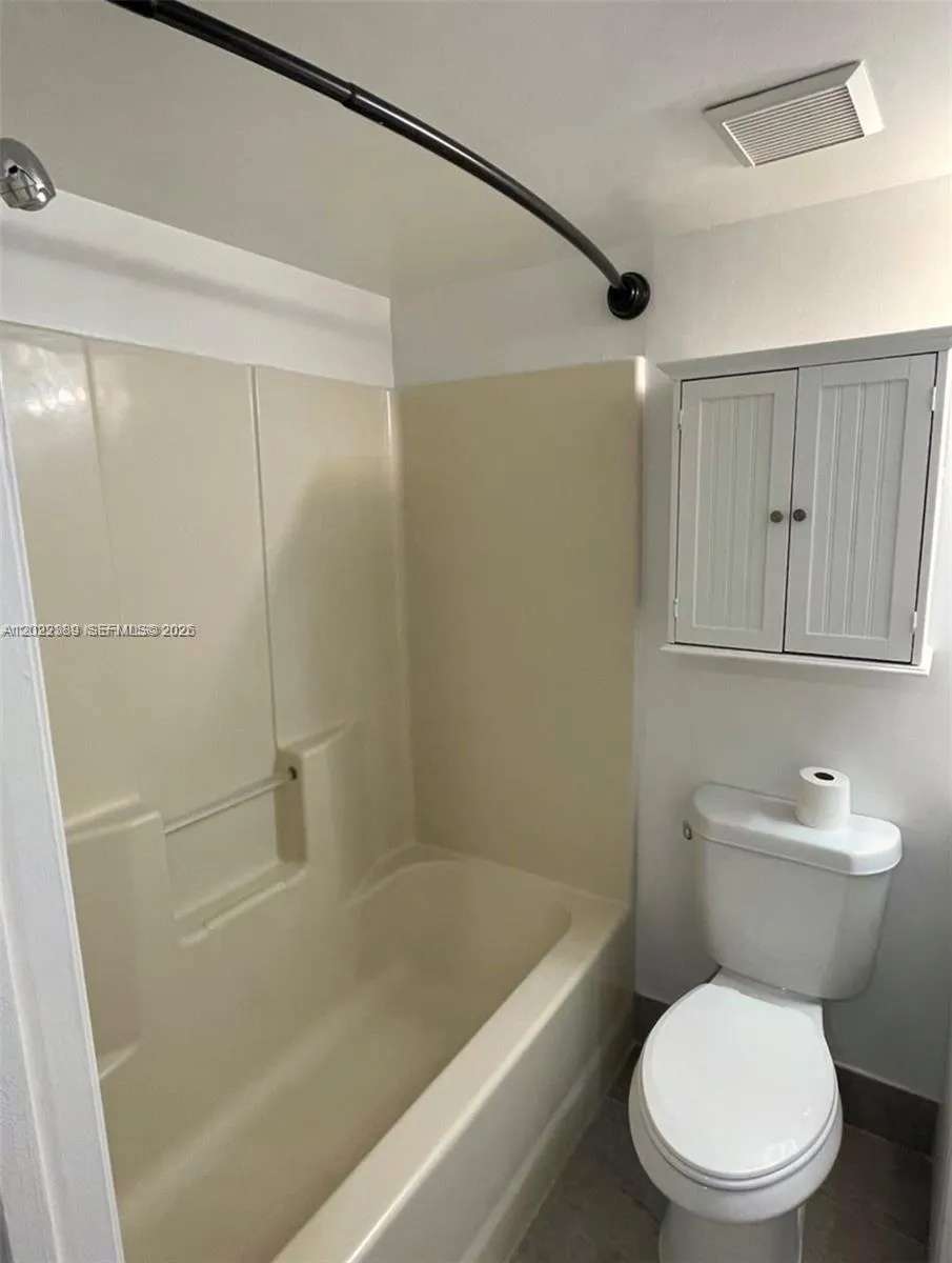 3660 N 56th Ave # 609, Hollywood FL 33021