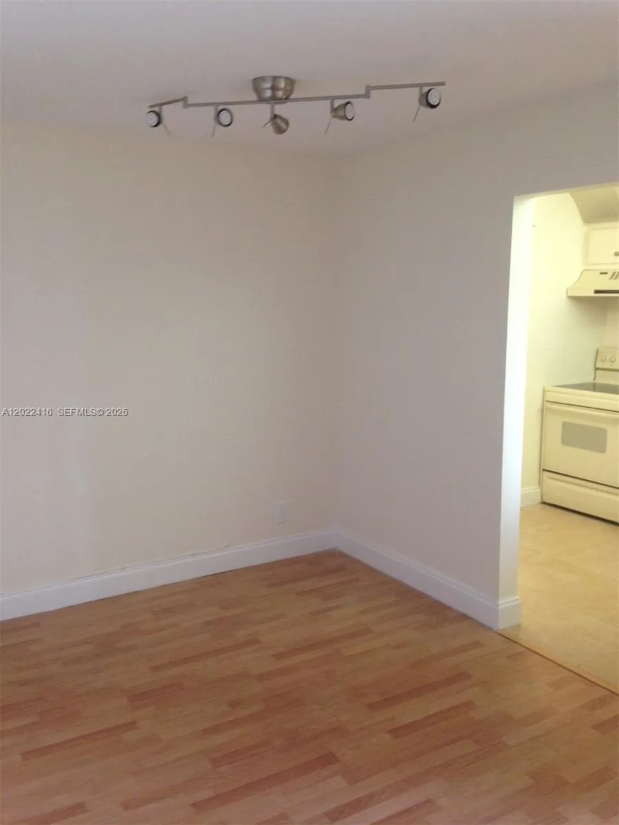 16909 N Bay Rd # 520, Sunny Isles Beach FL 33160