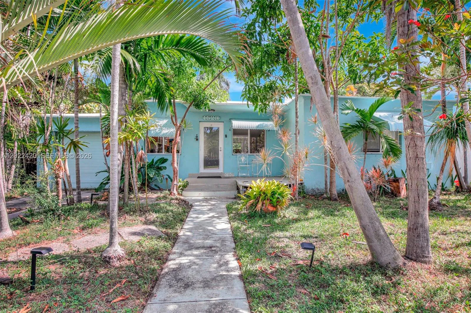 1523 Dewey St, Hollywood FL 33020