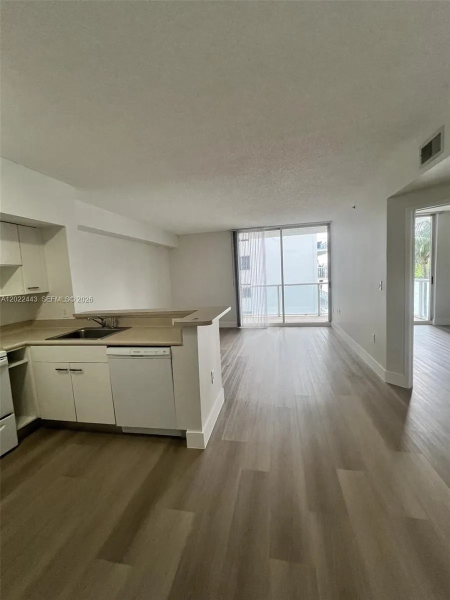 5085 NW 7th St # 503, Miami FL 33126