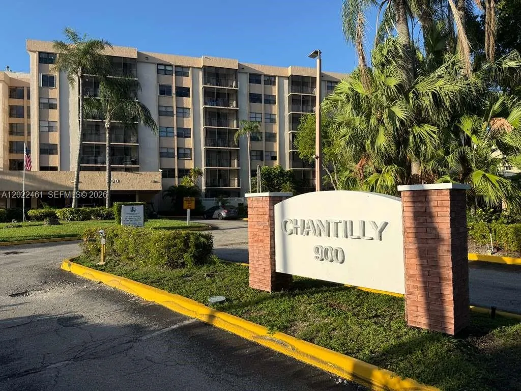 900 NE 195th St # 618, Miami FL 33179