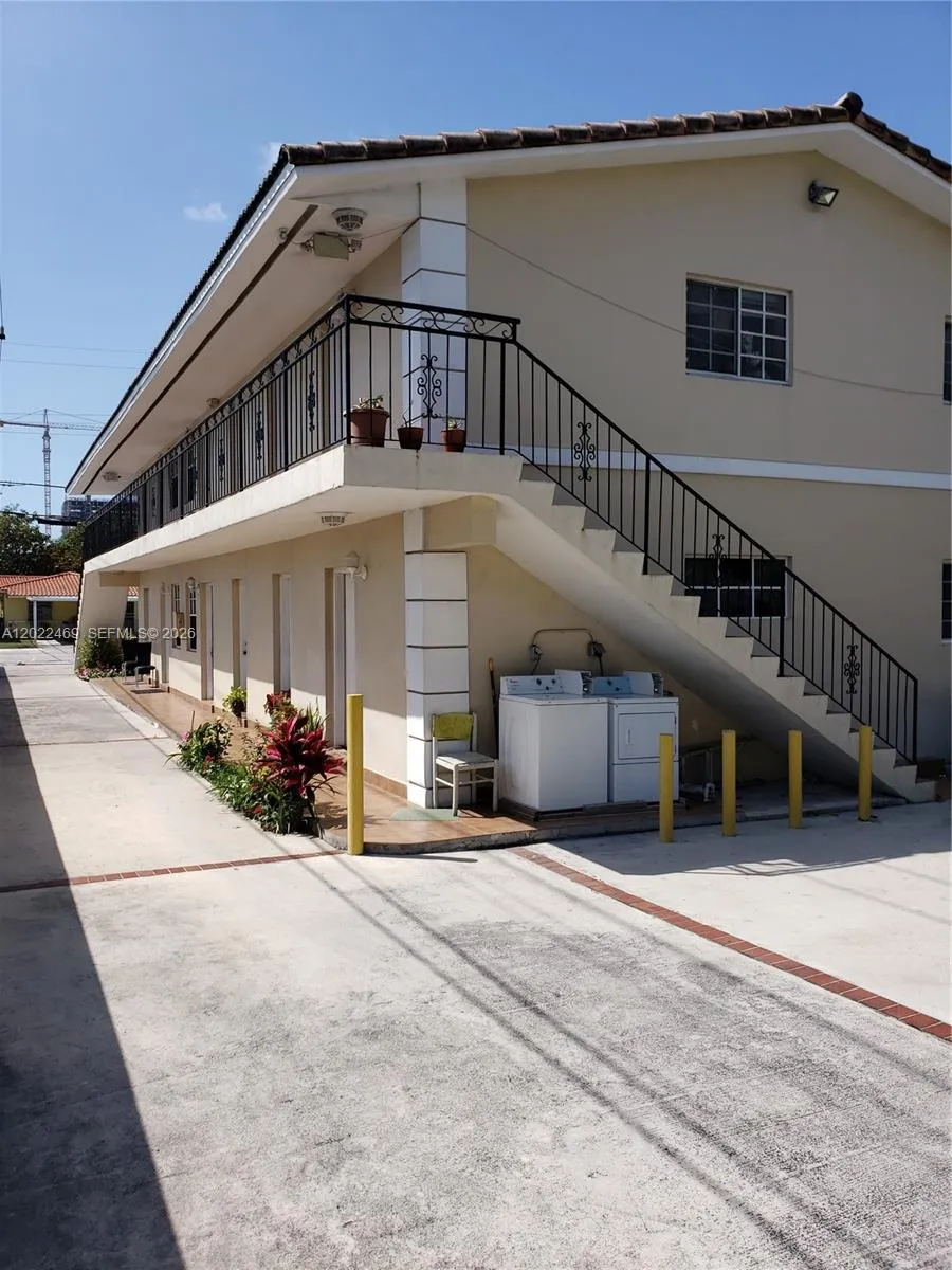 2725 SW 25th St # 1, Miami FL 33133