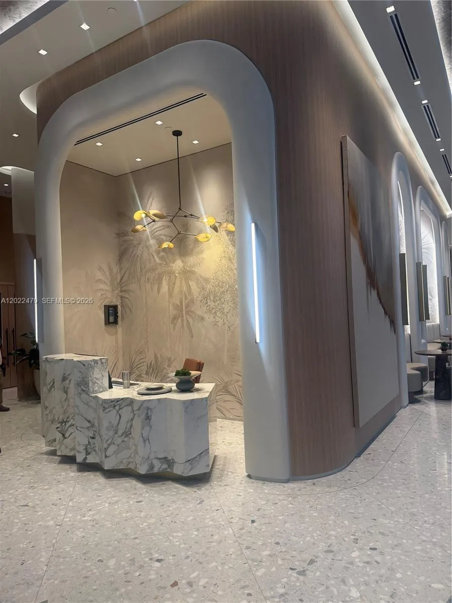 77 SE 5st # 2306, Miami FL 33131