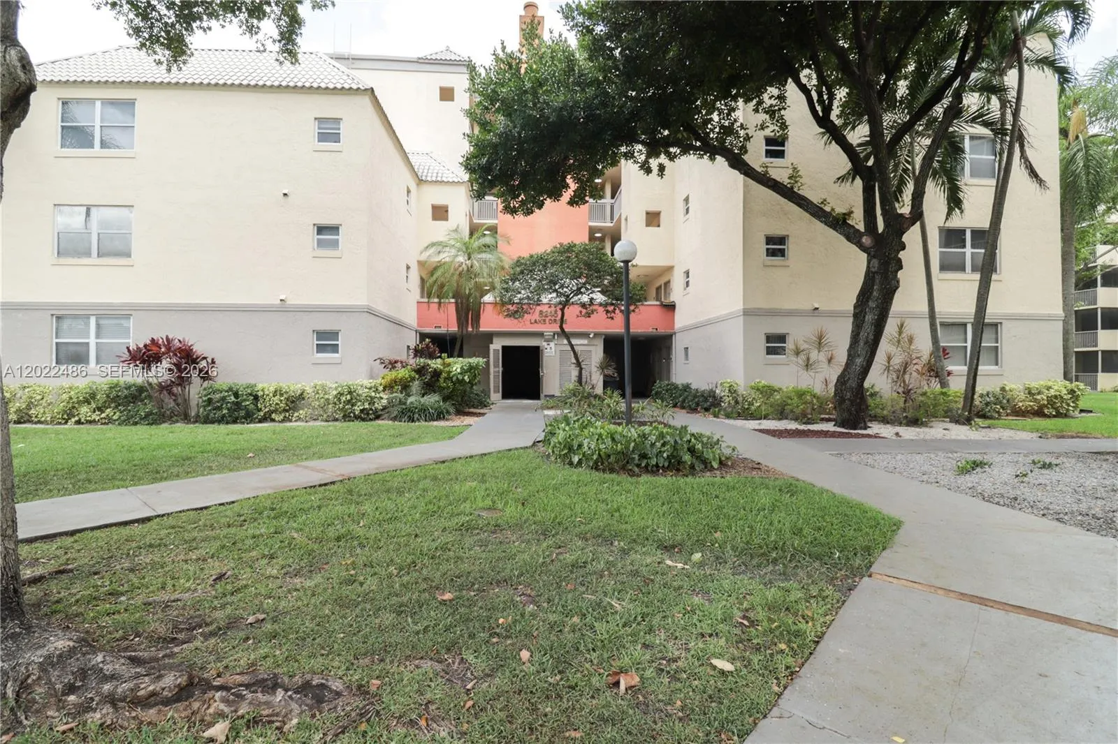 8245 Lake Dr # 308, Doral FL 33166