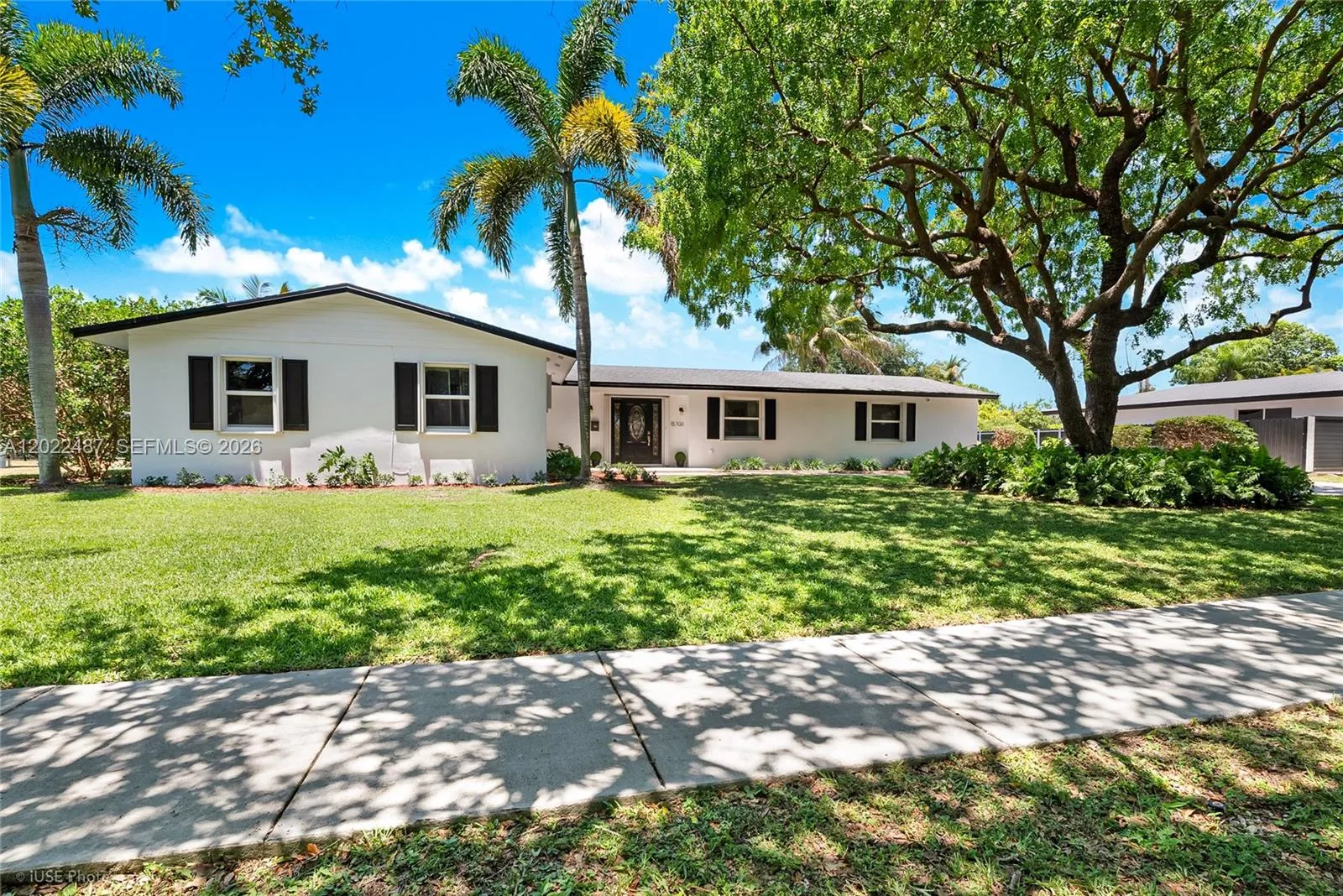 4 bedroom 2 bath for sale at 15700 SW 87th Ave, Palmetto Bay FL 33157