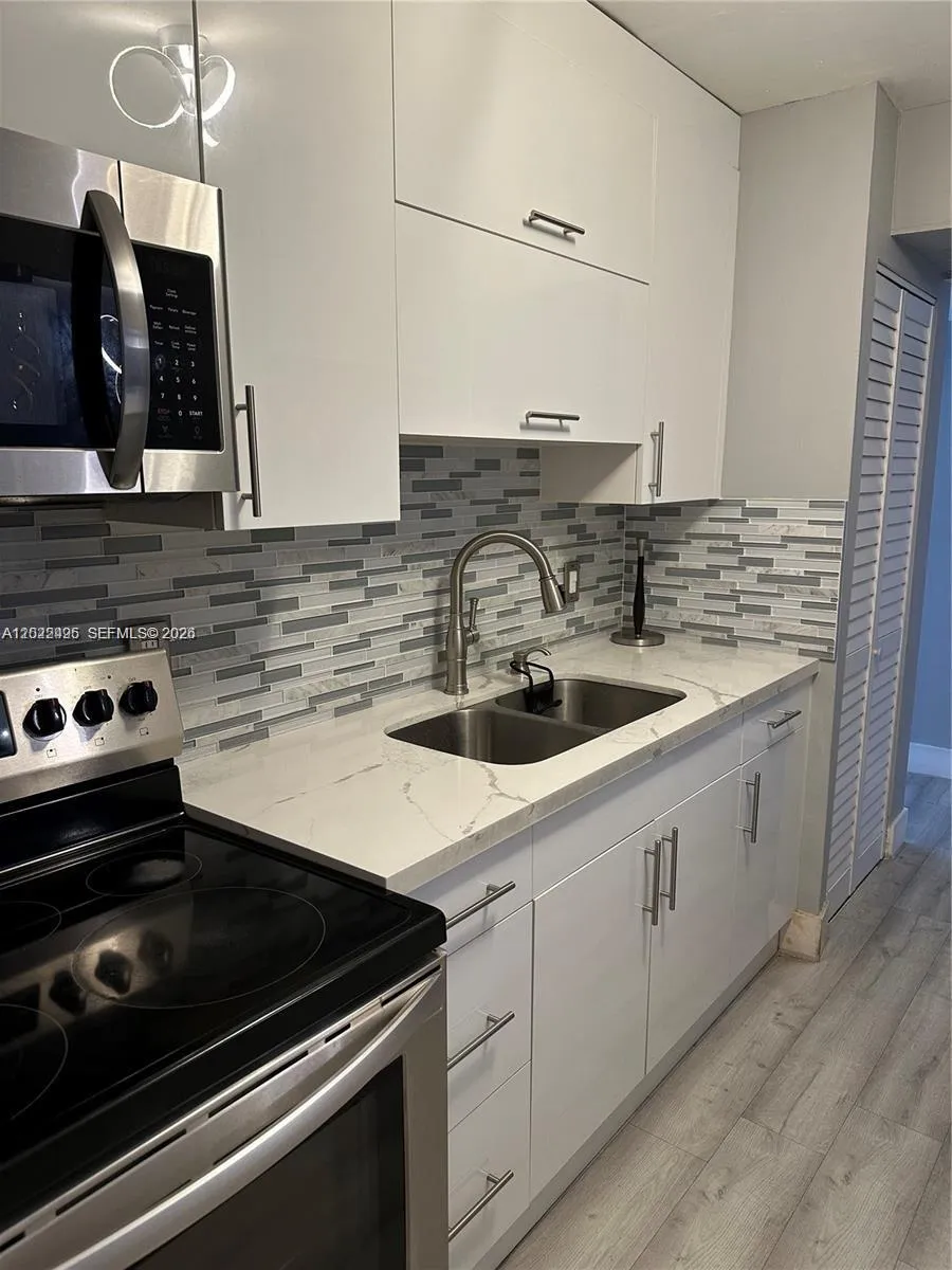 854 NW 87th Ave # 209, Miami FL 33172