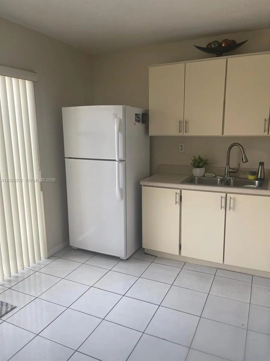 9880 Hammocks Blvd # 43, Miami FL 33196