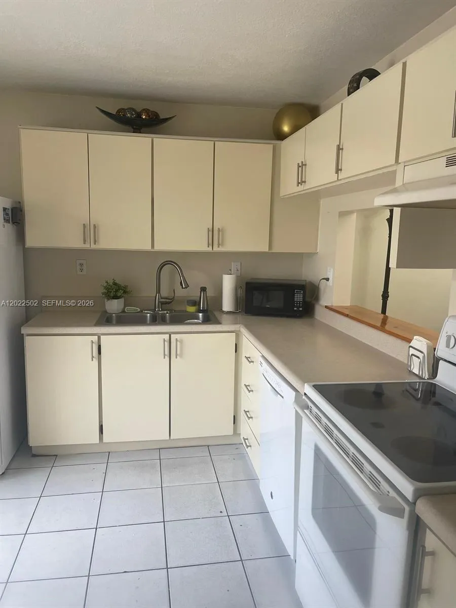 9880 Hammocks Blvd # 43, Miami FL 33196