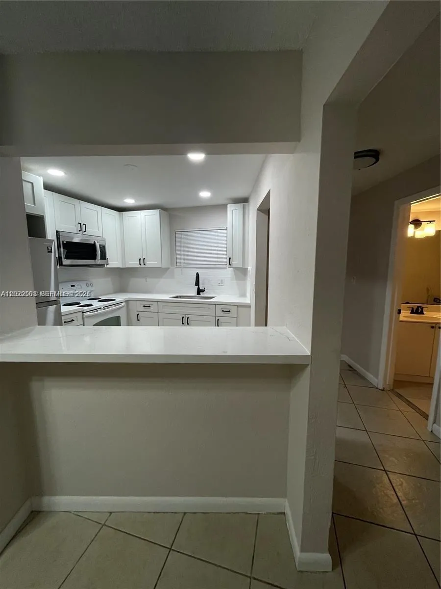 4255 N University Dr # 109, Sunrise FL 33351