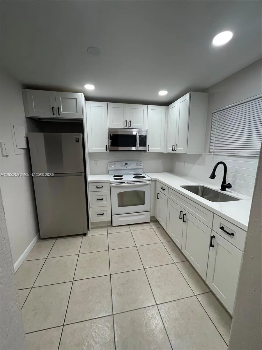 4255 N University Dr # 109, Sunrise FL 33351
