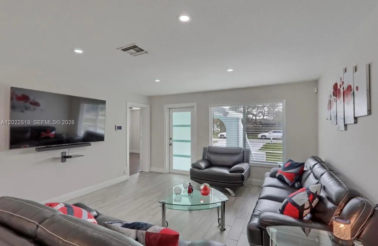 876 Gardenia Dr, Royal Palm Beach FL 33411