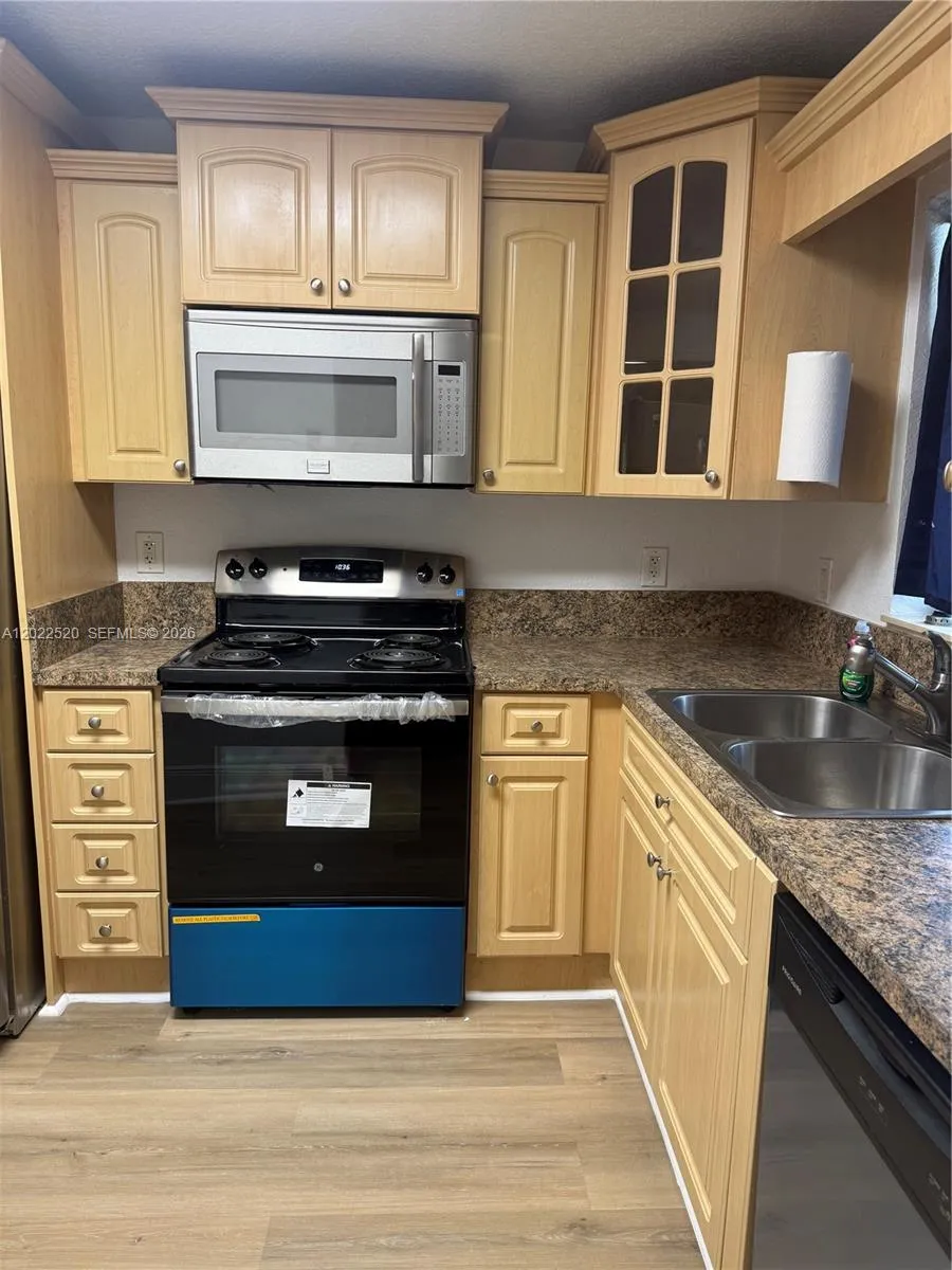 5080 SW 64th Ave # 208, Davie FL 33314