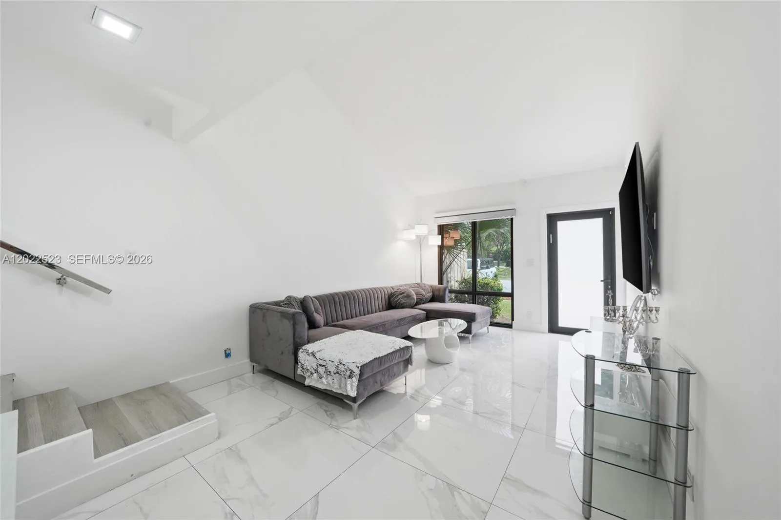 455 NE 210th Ter, Miami FL 33179