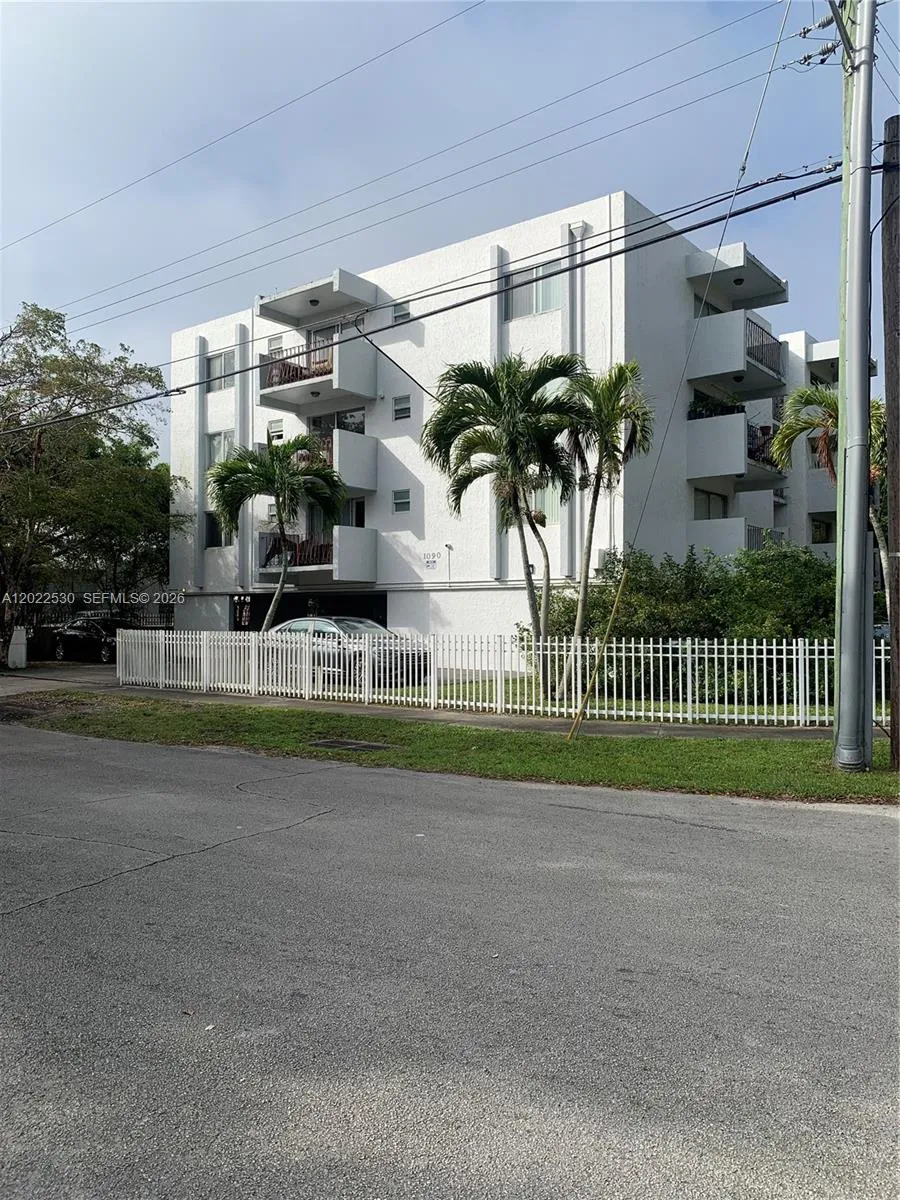 2 bedroom 1 bath for sale at 1090 NE 129th St # 202, North Miami FL 33161
