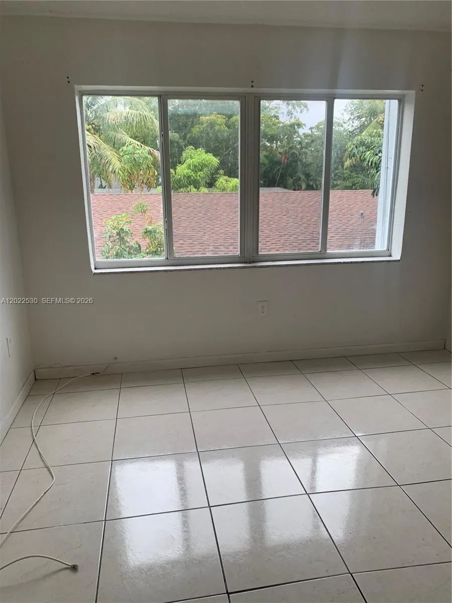 1090 NE 129th St # 202, North Miami FL 33161
