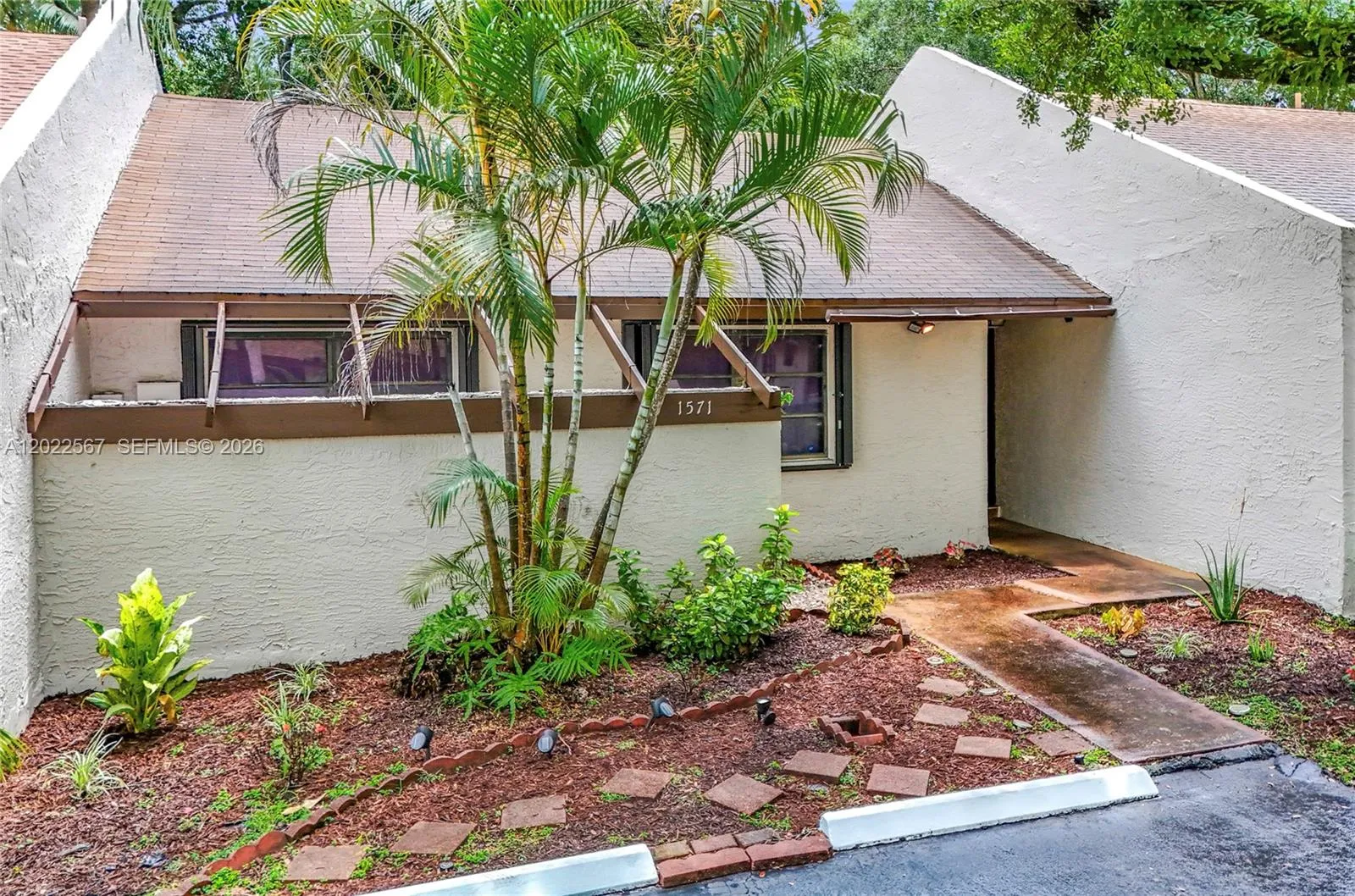 2 bedroom 1 bath for sale at 1571 NW 96th Way, Pembroke Pines FL 33024