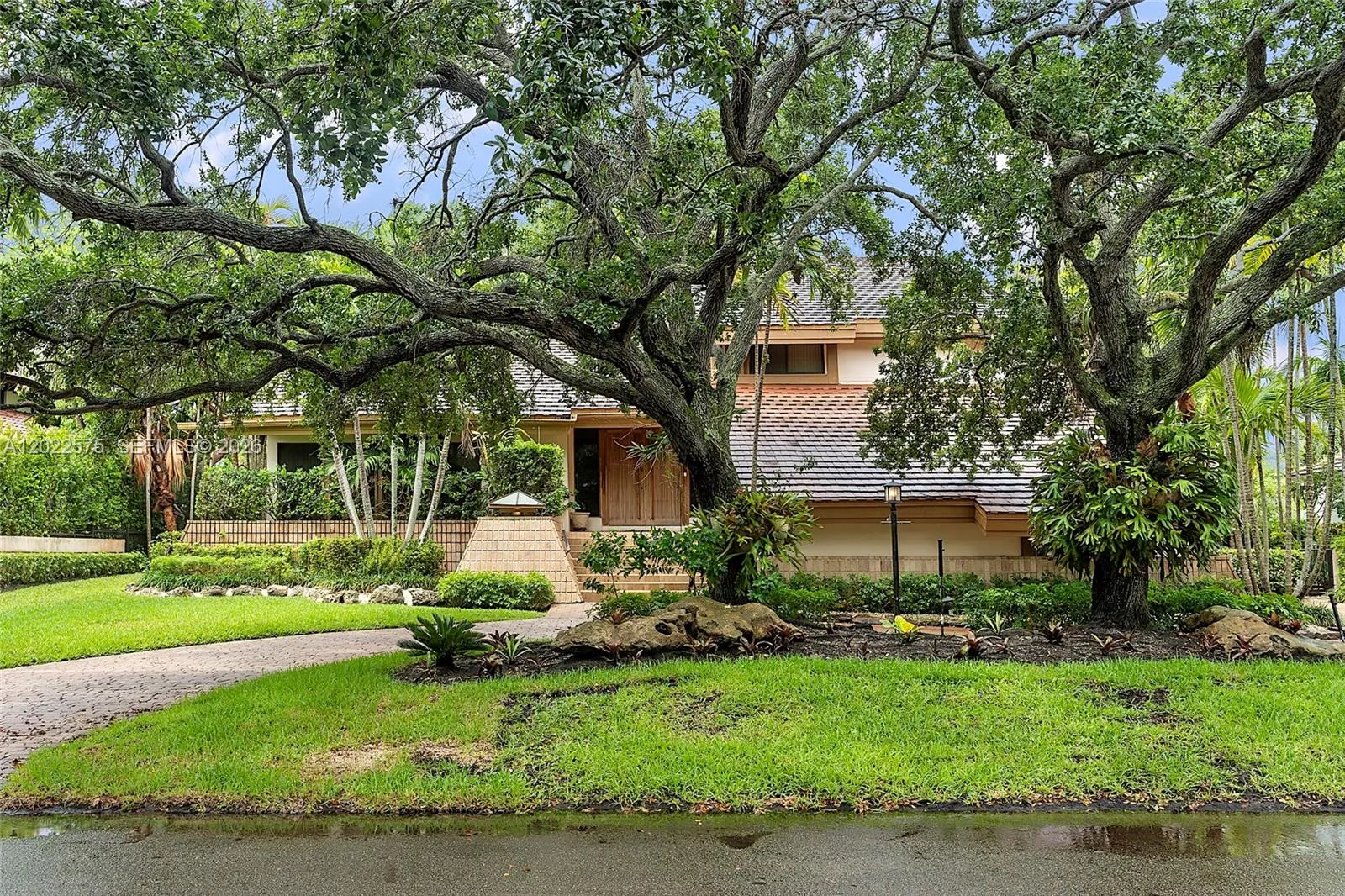 7244 E Lago Dr, Coral Gables FL 33143