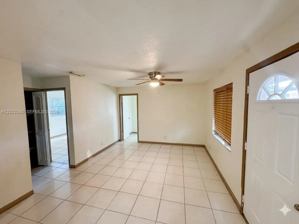129 SE 4th Ave # 1, Hallandale Beach FL 33009