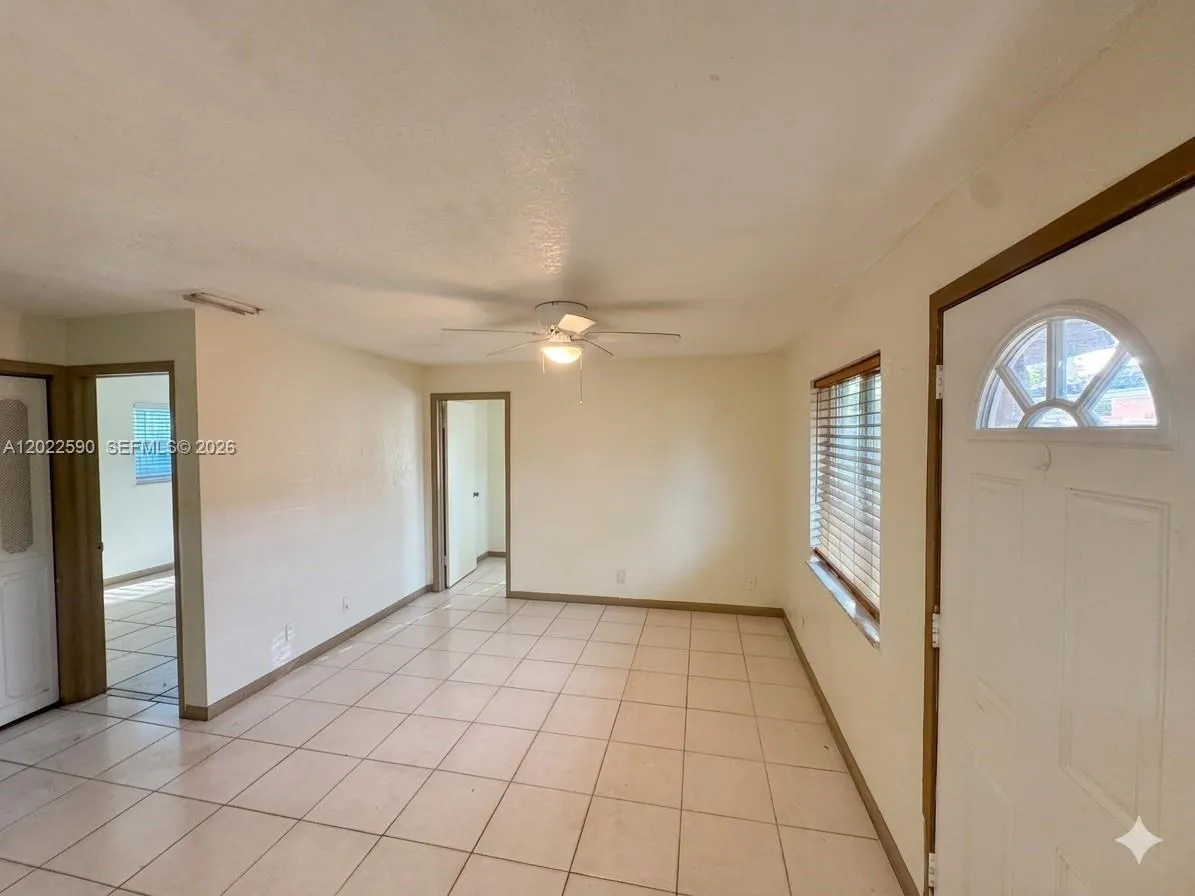 129 SE 4th Ave # 1, Hallandale Beach FL 33009