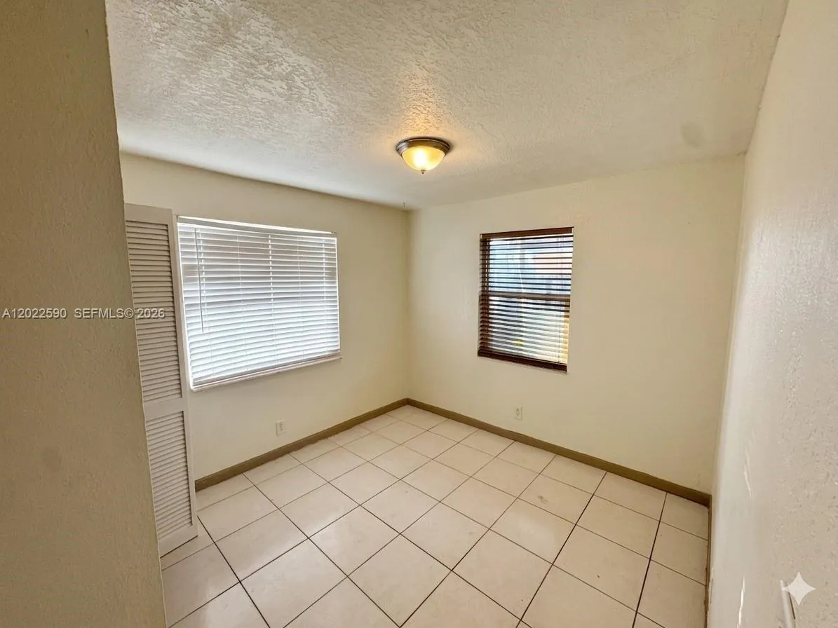 129 SE 4th Ave # 1, Hallandale Beach FL 33009