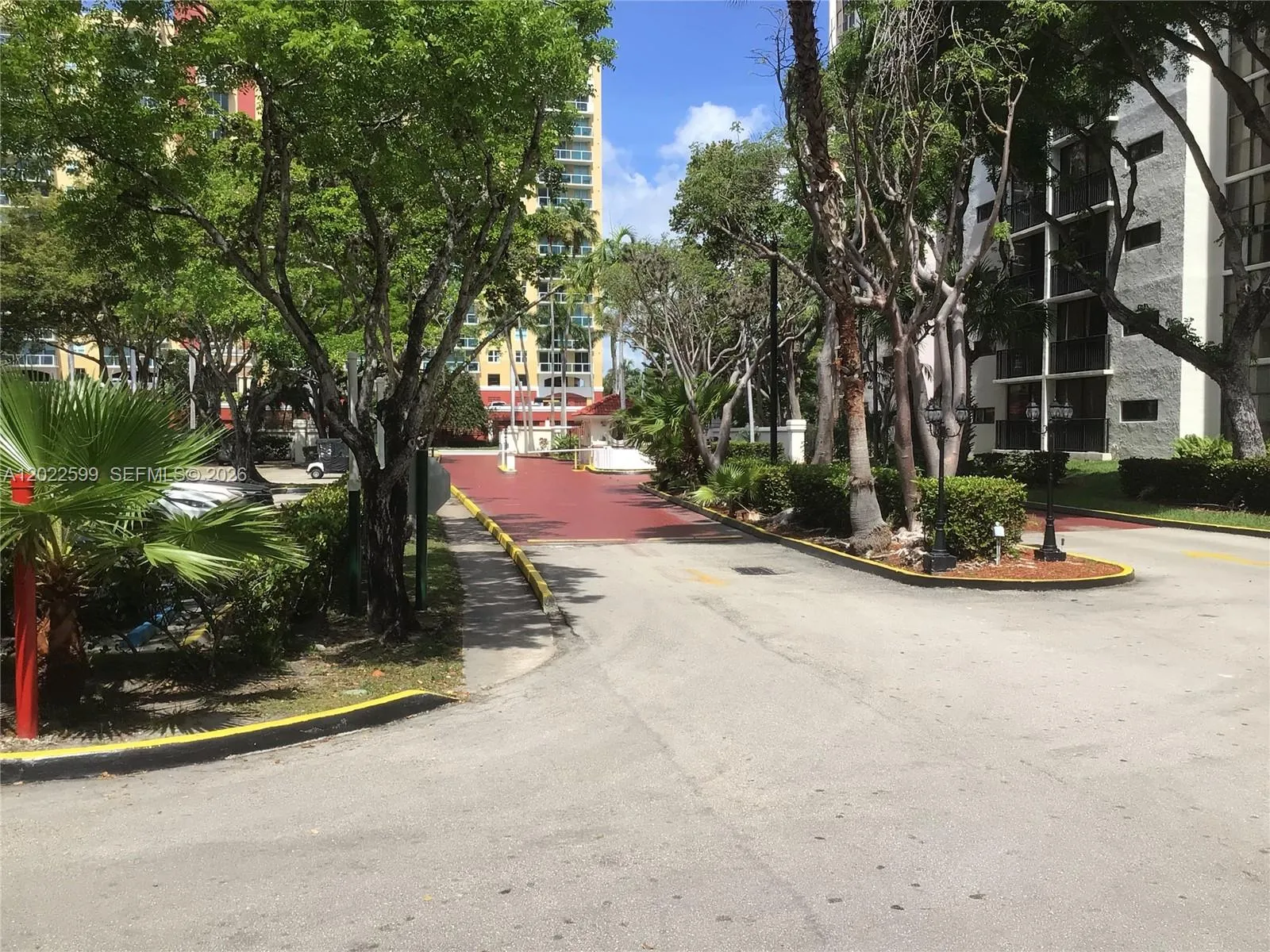 1 bedroom 1 bath for sale at 17021 N Bay Rd # 625, Sunny Isles Beach FL 33160