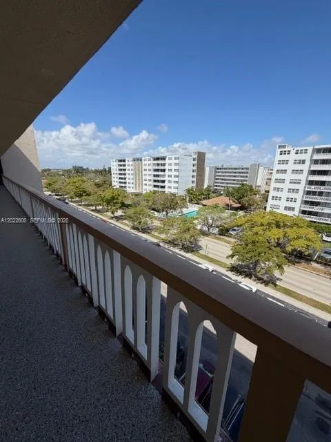 319 NE 14th Ave # 607, Hallandale Beach FL 33009