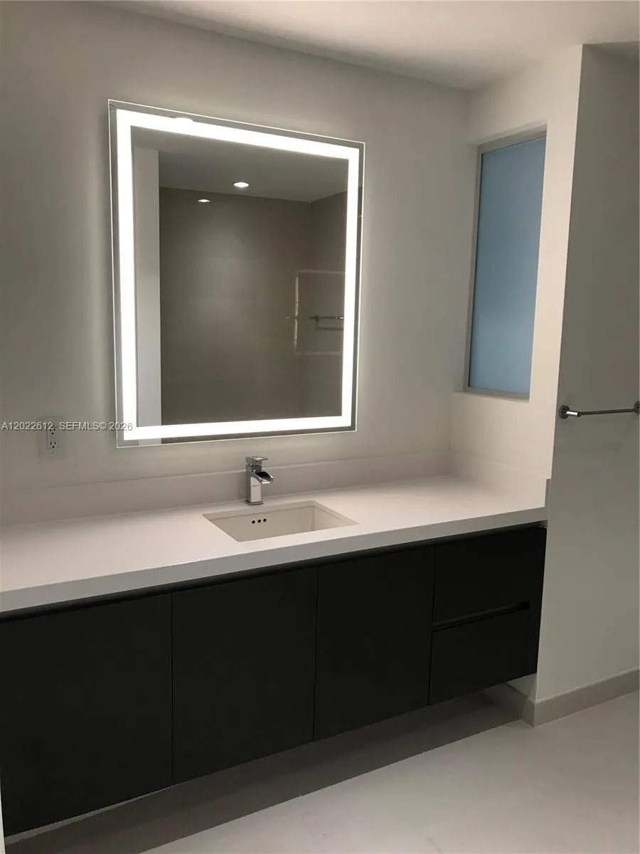851 NE 1st Ave # 207, Miami FL 33132