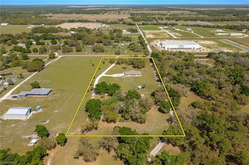 5 bedroom 3 bath for sale at 5535 COUNTY ROAD 78, La Belle FL 33935