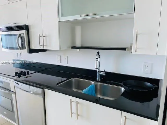 60 SW 13th St # 3622, Miami FL 33130