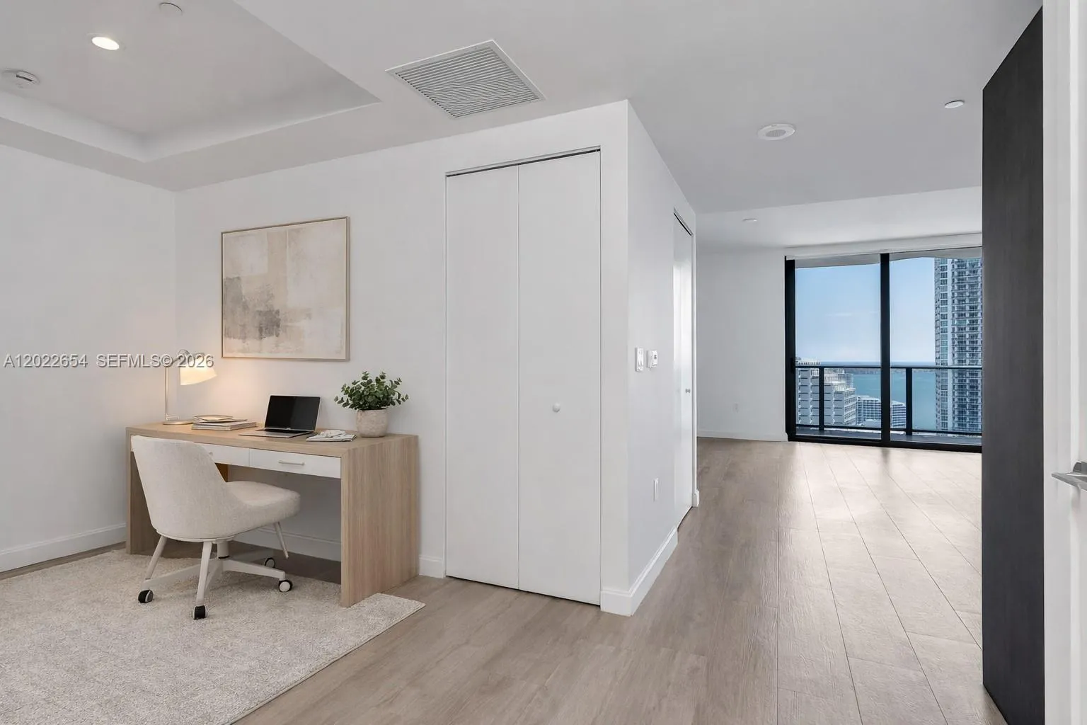 45 SW 9th St # 3502, Miami FL 33130