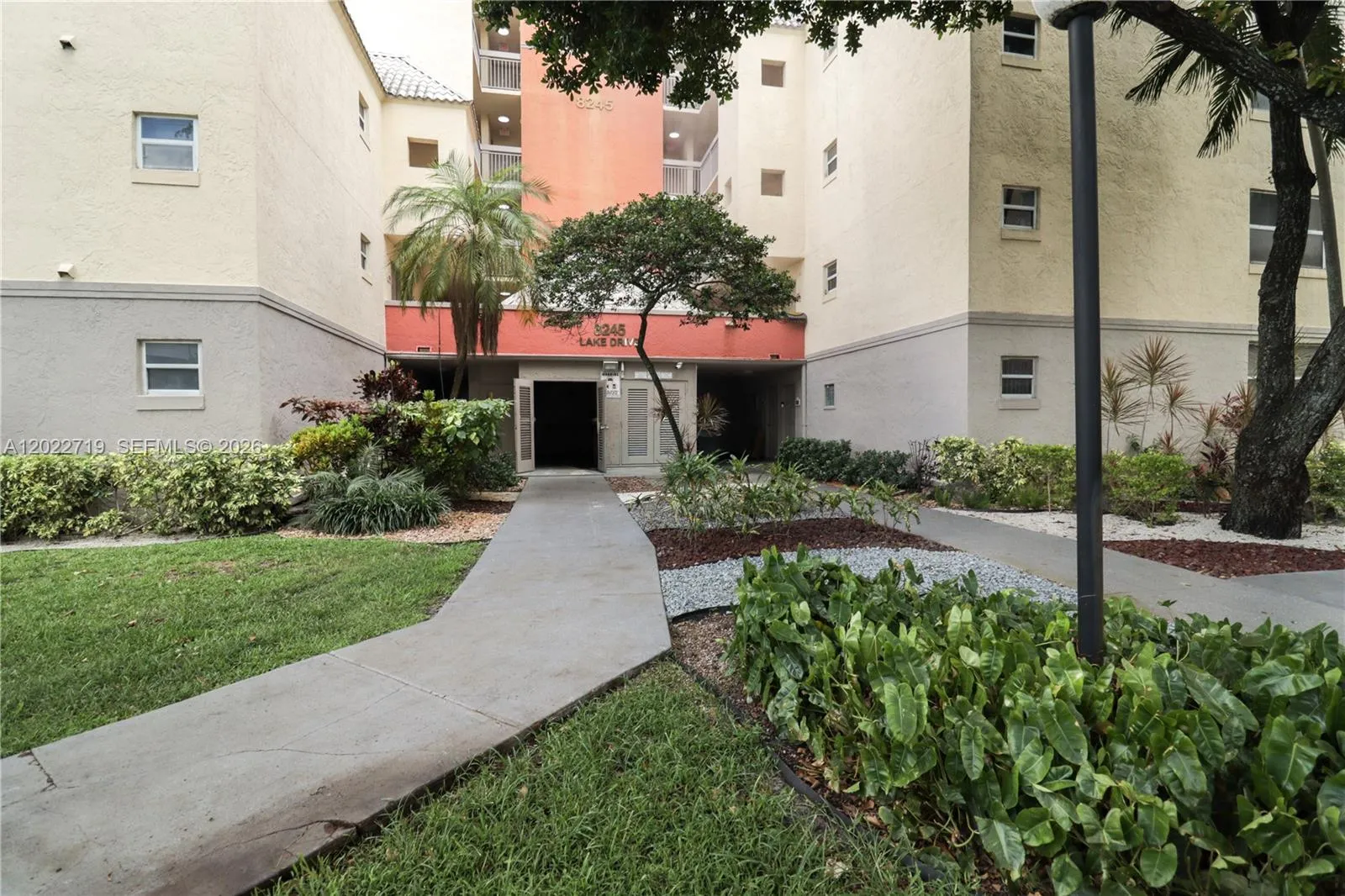 8245 Lake Dr # 405, Doral FL 33166