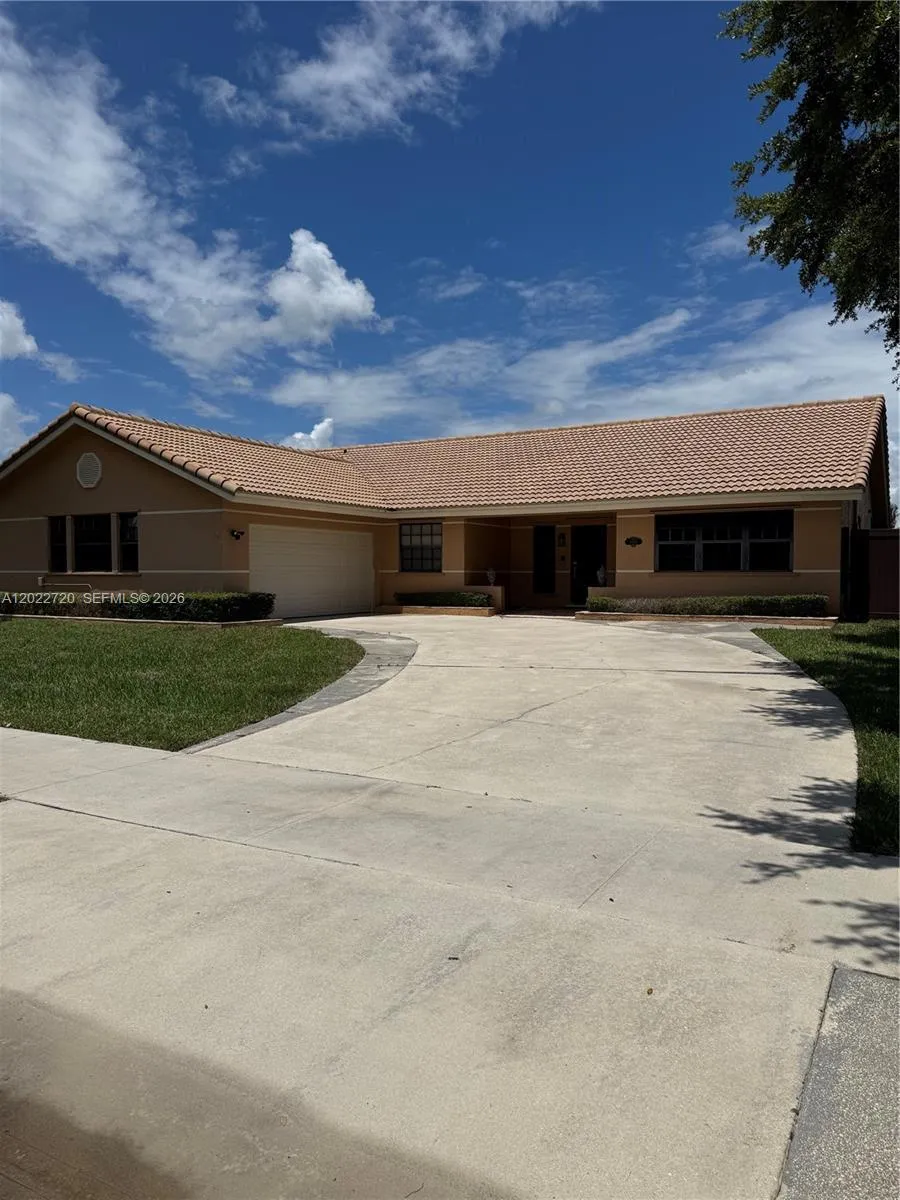 6950 W Wedgewood Ave, Davie FL 33331