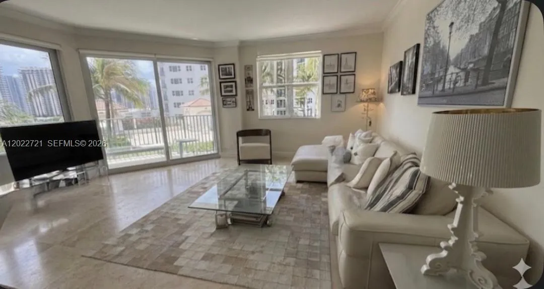 2 bedroom 2 bath for sale at 20000 E Country Club Dr # 601, Aventura FL 33180