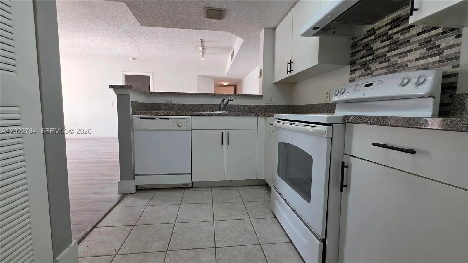 5011 Wiles Rd # 203, Coconut Creek FL 33073