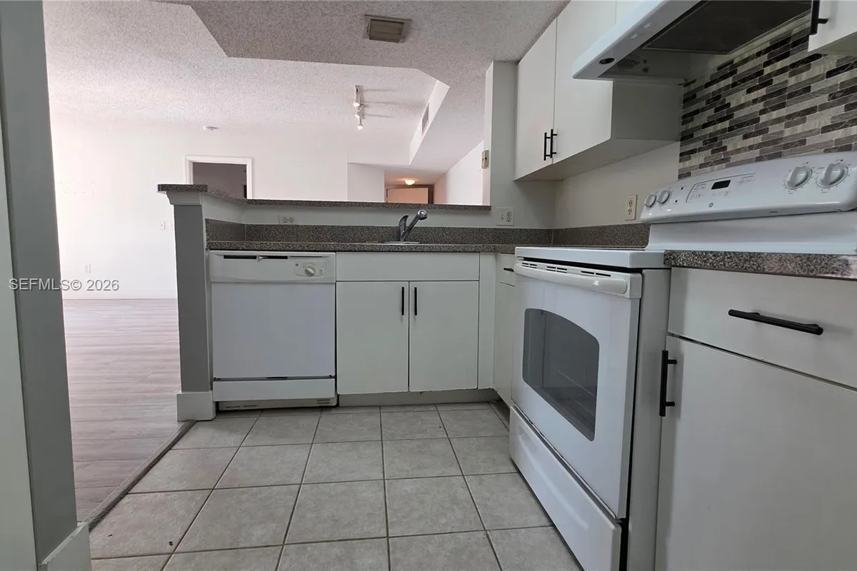 5011 Wiles Rd # 203, Coconut Creek FL 33073