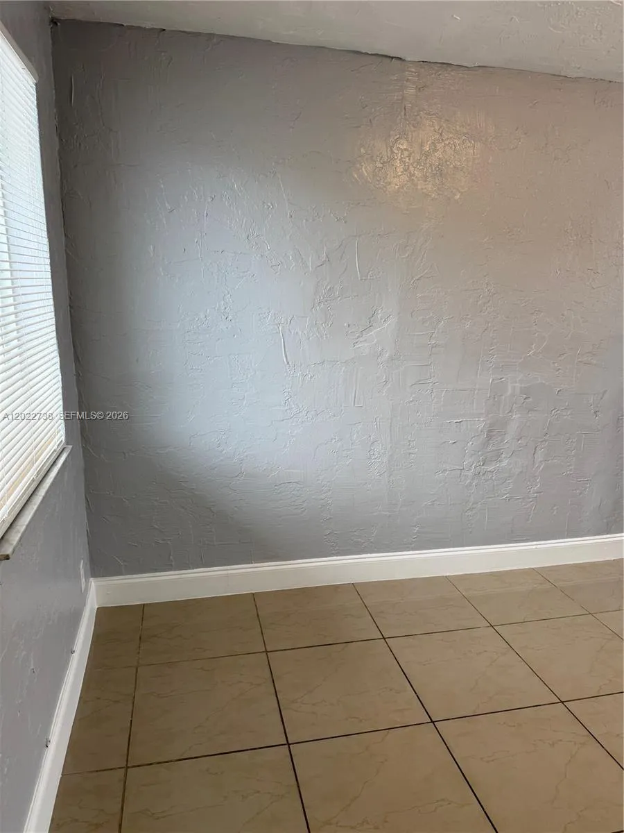 172 NW 12th St # 5, Miami FL 33136