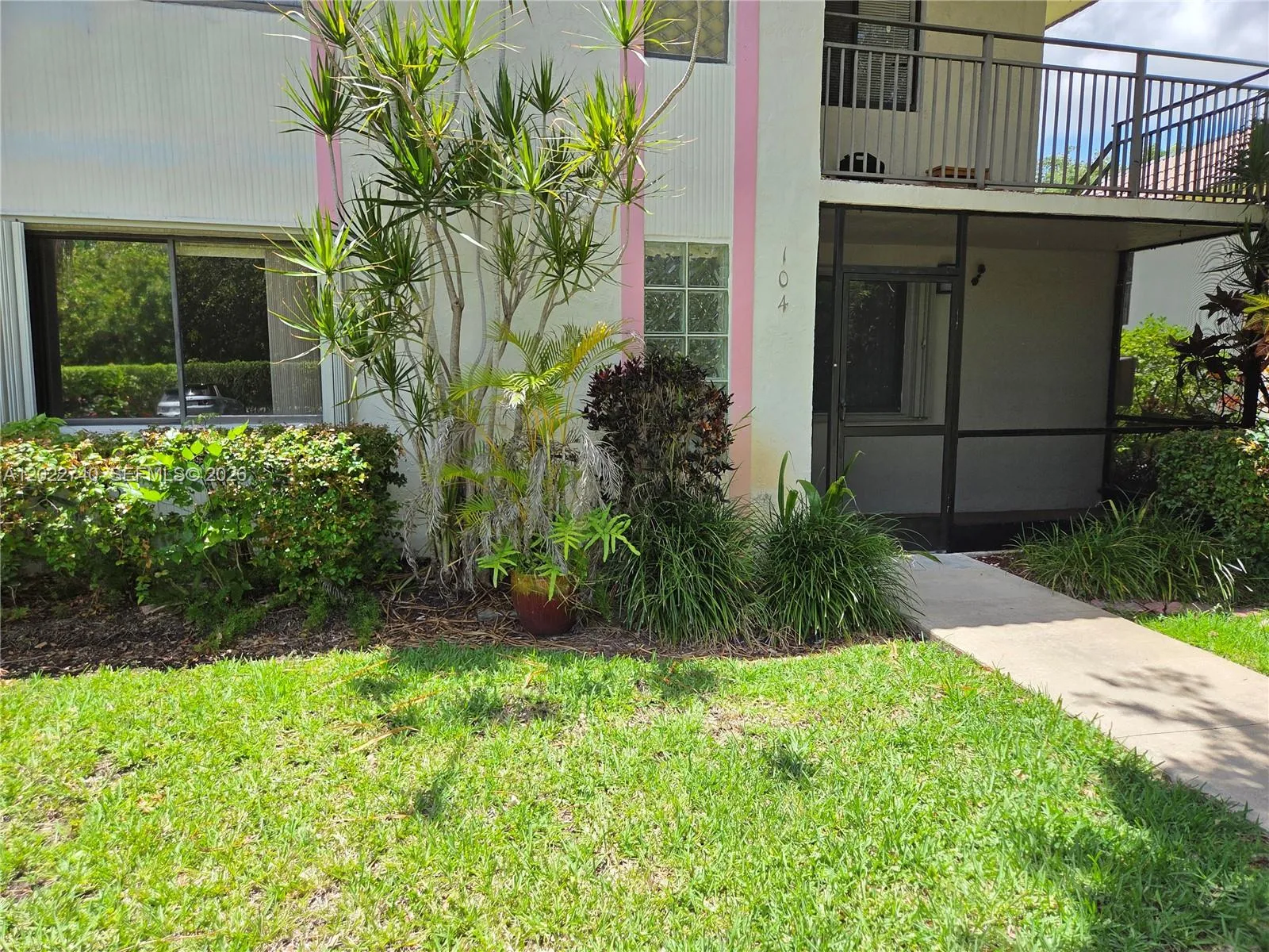 413 Lakeview Dr # 104, Weston FL 33326