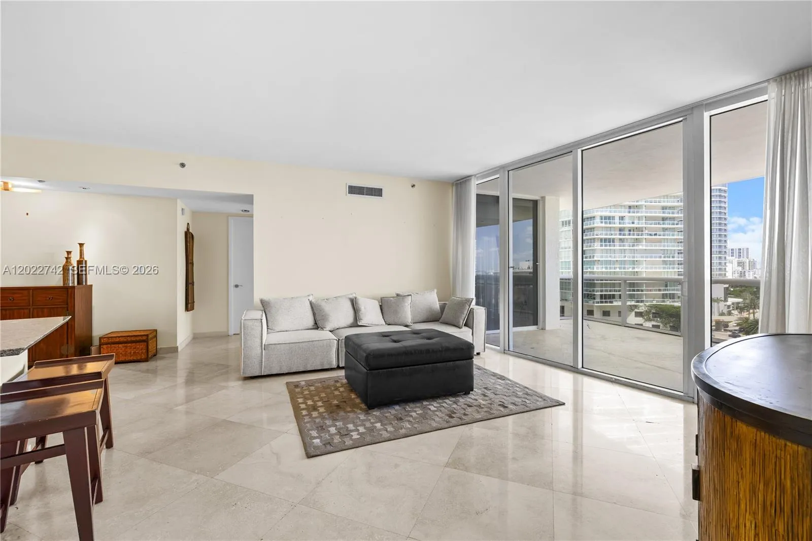 400 Alton Rd # 907, Miami Beach FL 33139