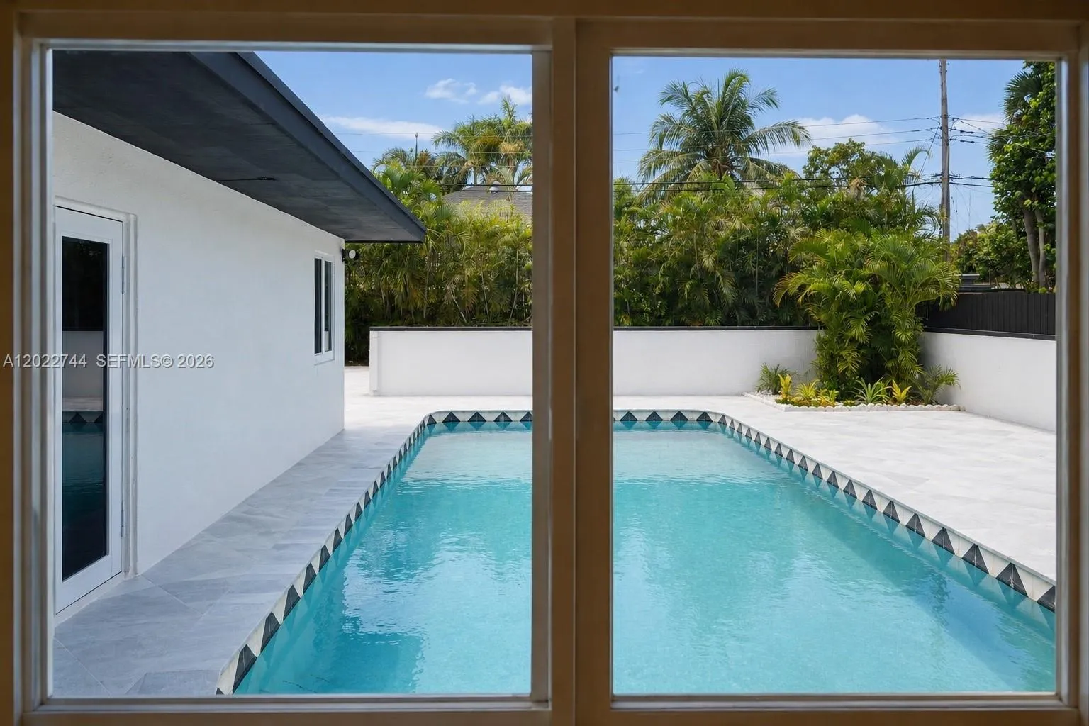 2573 Conroy Dr, North Palm Beach FL 33403