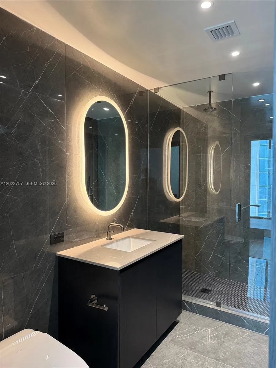 2 bedroom 2 bath for sale at 20 NE 11th ST # 3506, Miami FL 331