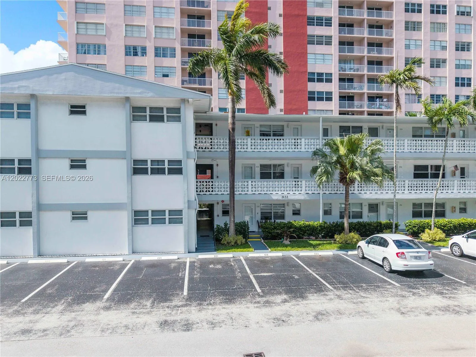 1 bedroom 1 bath for sale at 3133 S Ocean Dr # 318, Hallandale Beach FL 33009