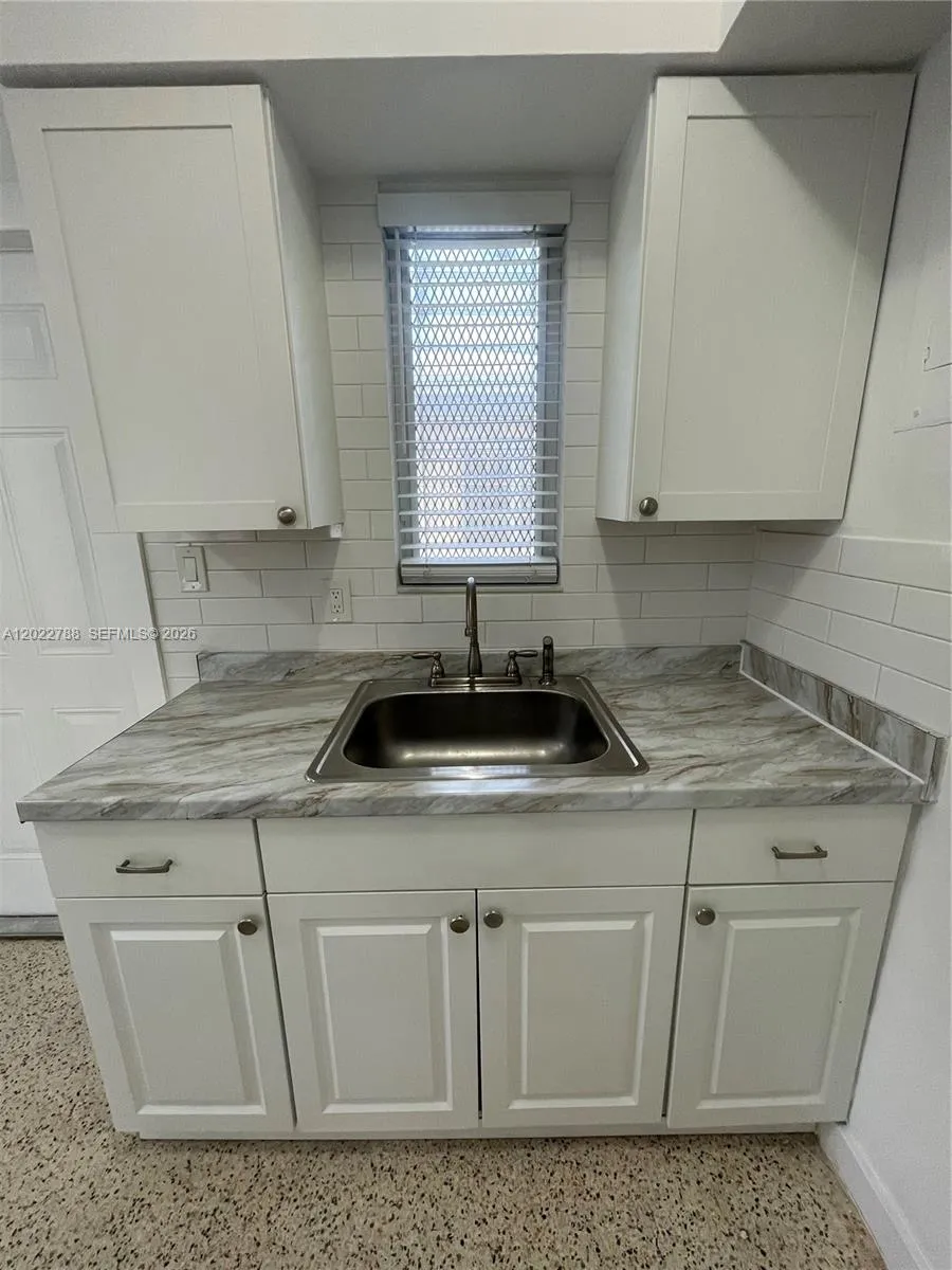 940 SW 4th ave # 1, Miami FL 33130