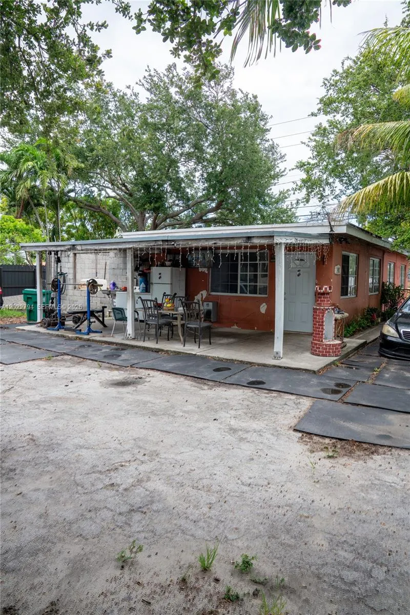 3401 NW 15th St, Miami FL 33125