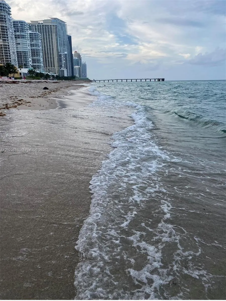 2 bedroom 2 bath for sale at 17125 N Bay Rd # 3609, Sunny Isles Beach FL 33160