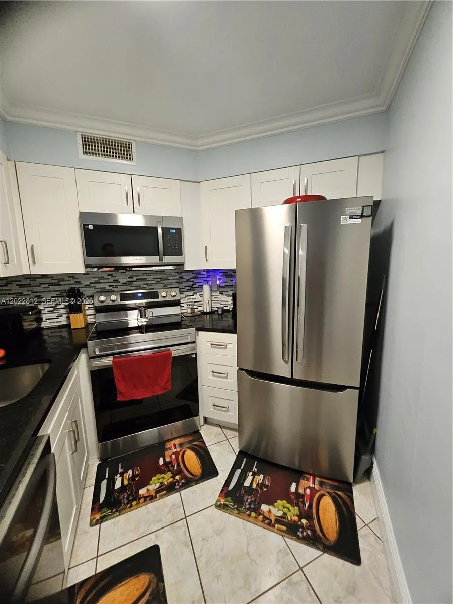 212 Lake Pointe Dr # 113, Oakland Park FL 33309