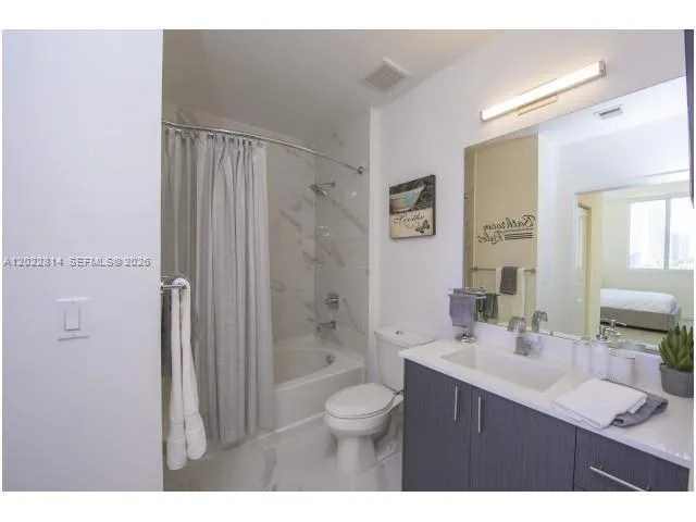 729 NW 2nd St # 505, Miami FL 33128
