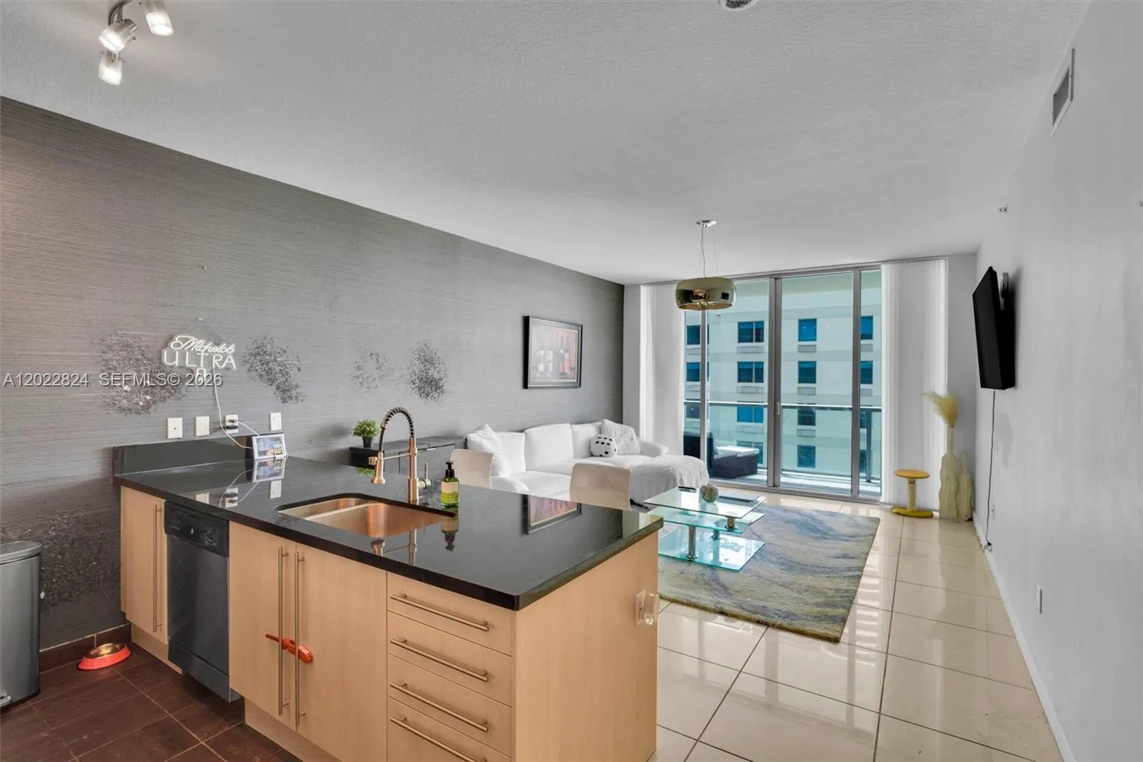 79 SW 12th St # 1605, Miami FL 33130