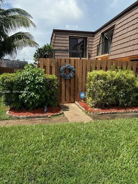 3 bedroom 2 bath for sale at 964 Springdale Cir, Palm Springs FL 33461
