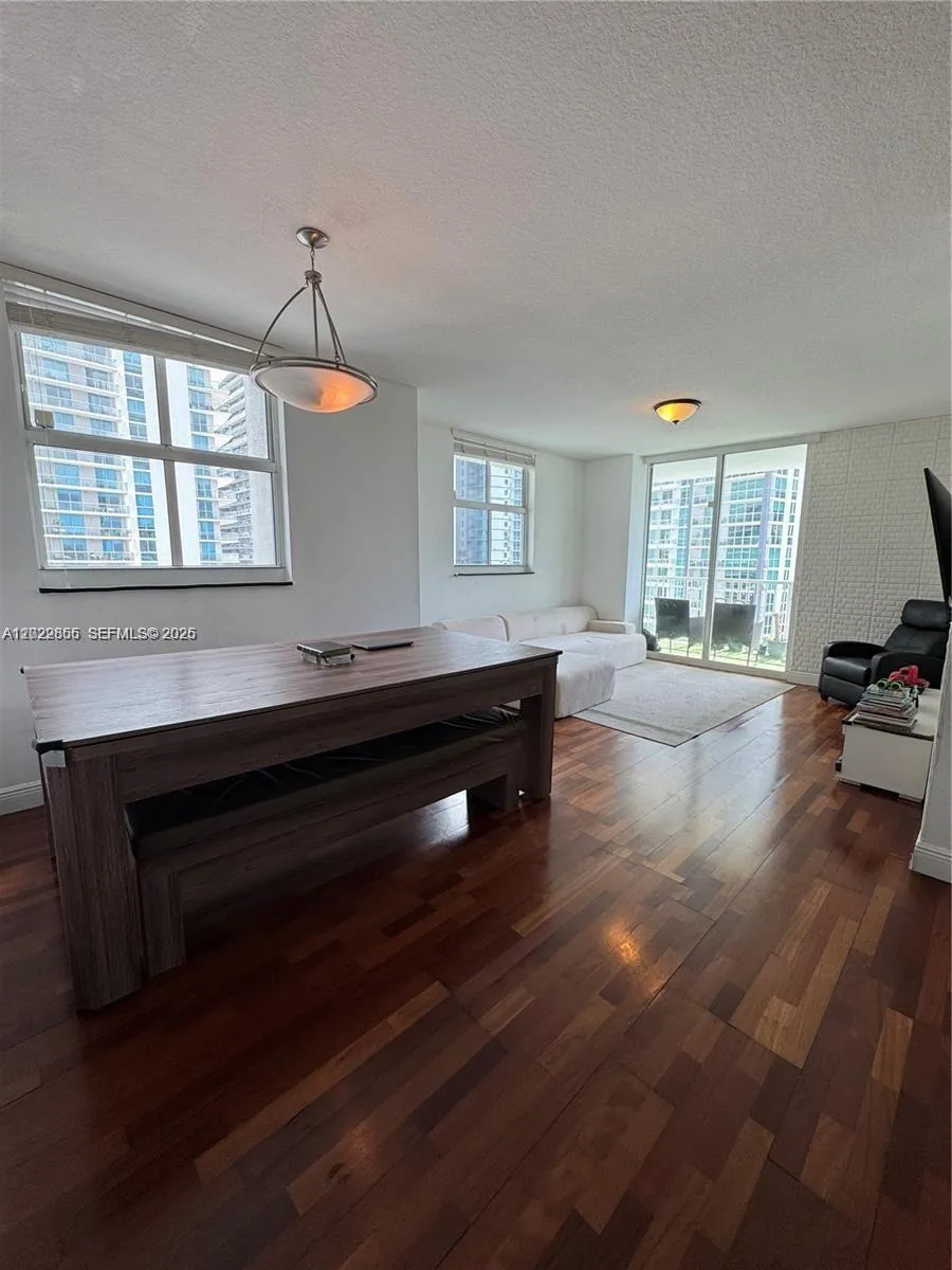 1250 S Miami Ave # 2214, Miami FL 33130