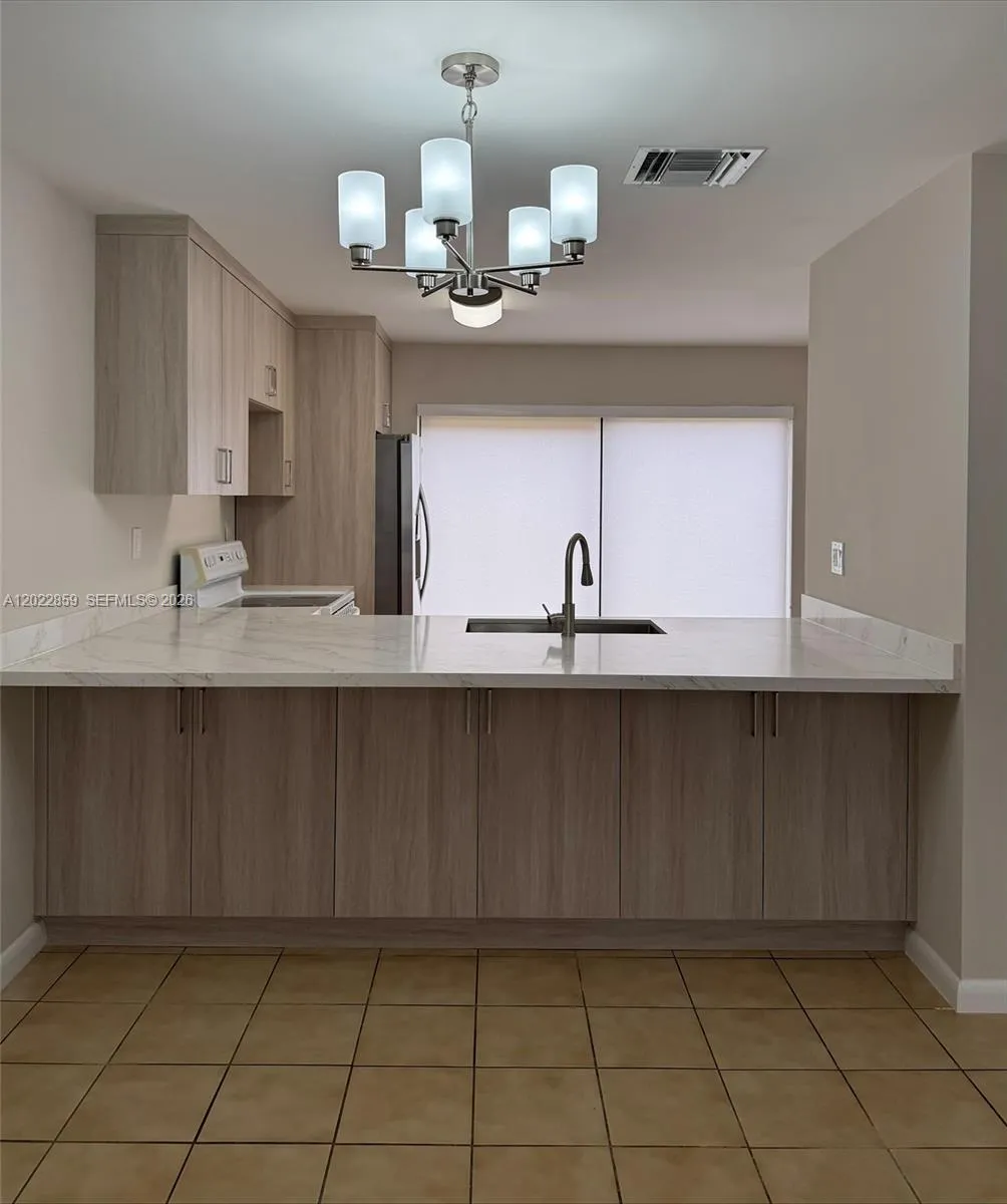 10904 NW 7th St # 203, Miami FL 33172